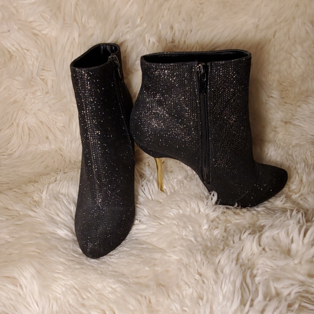 Heel booties